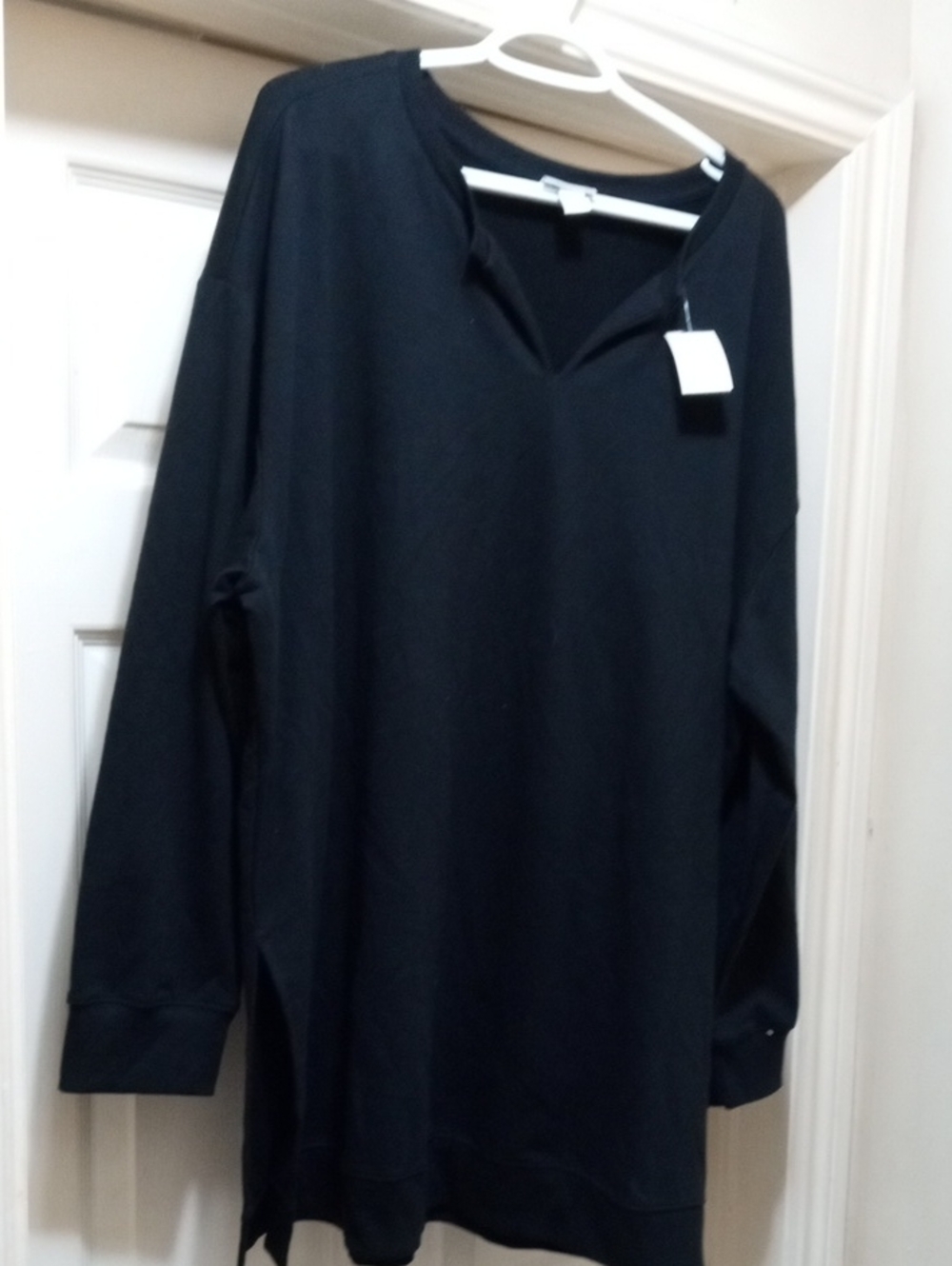 Ava & Viv Black V-Notch Long Sleeve Pullover Tunic